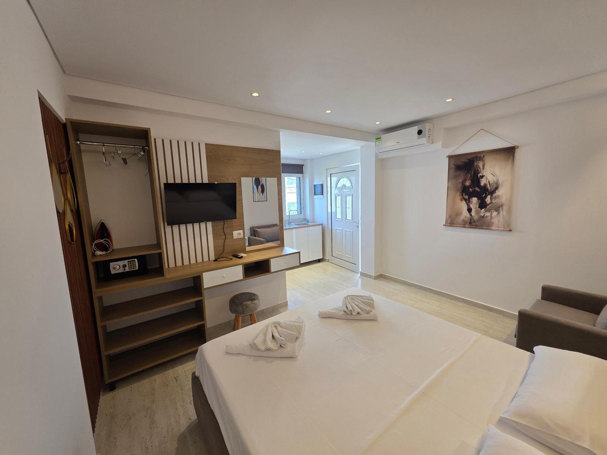 Guesthouse Veliaj Ksamil Ngoại thất bức ảnh