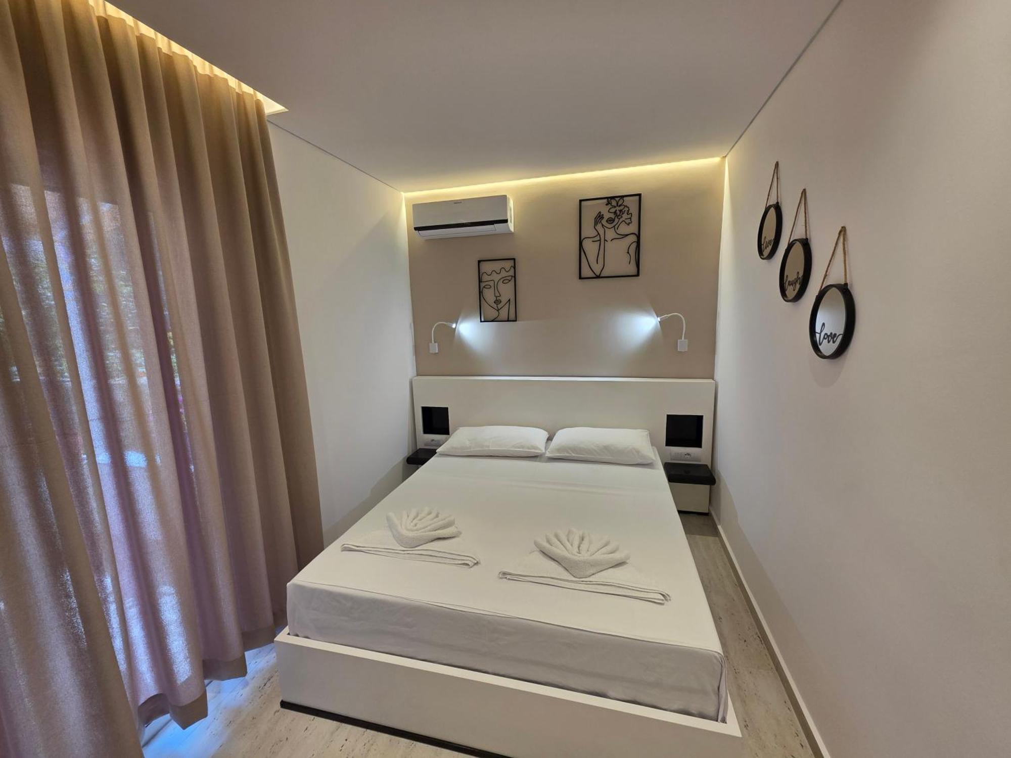 Guesthouse Veliaj Ksamil Ngoại thất bức ảnh